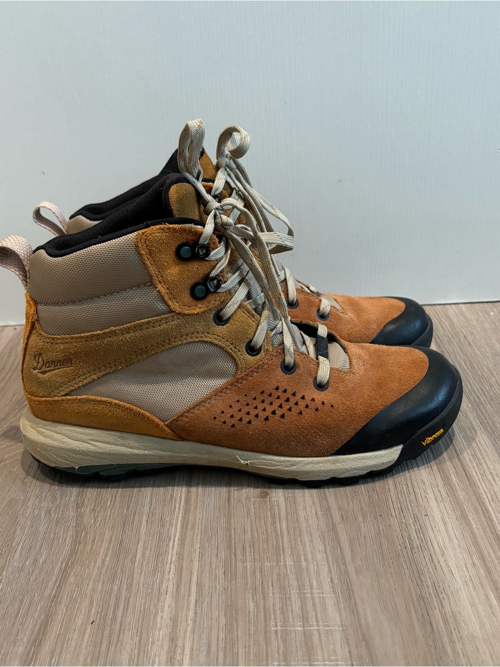 Danner Boots Womens 7.5 Leather Inquire Mid 5" Hiking Trail Camping Golden Oak